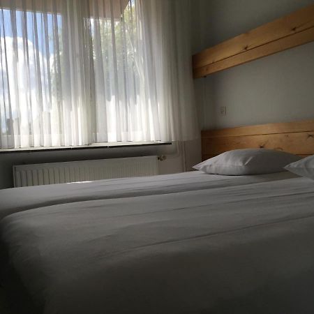 Hotel Steensel Exterior photo