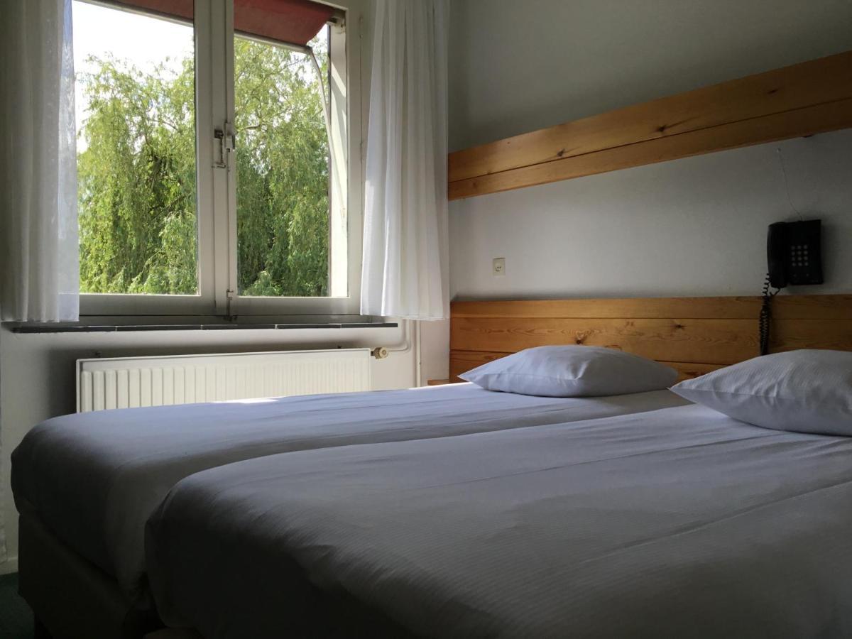 Hotel Steensel Exterior photo