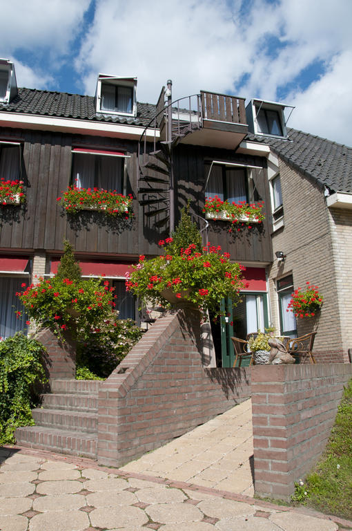 Hotel Steensel Exterior photo