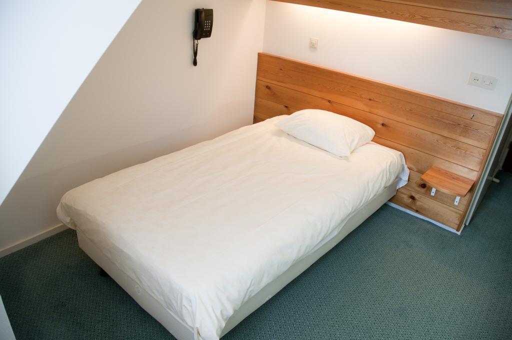 Hotel Steensel Room photo